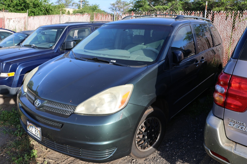 TOYT Sienna CE 2005 NZZ837