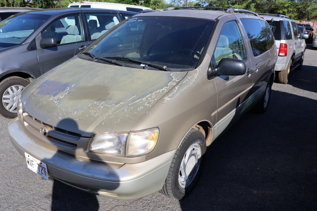 TOYT Sienna 1999 WVF727