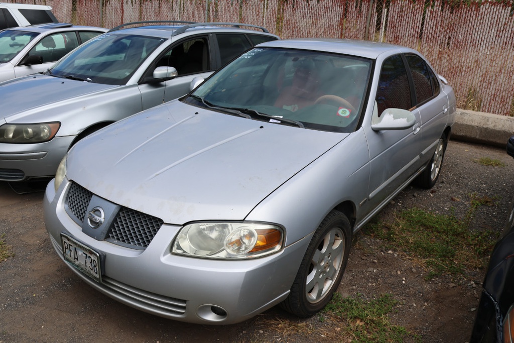 NISS Sentra 2006 PFA738