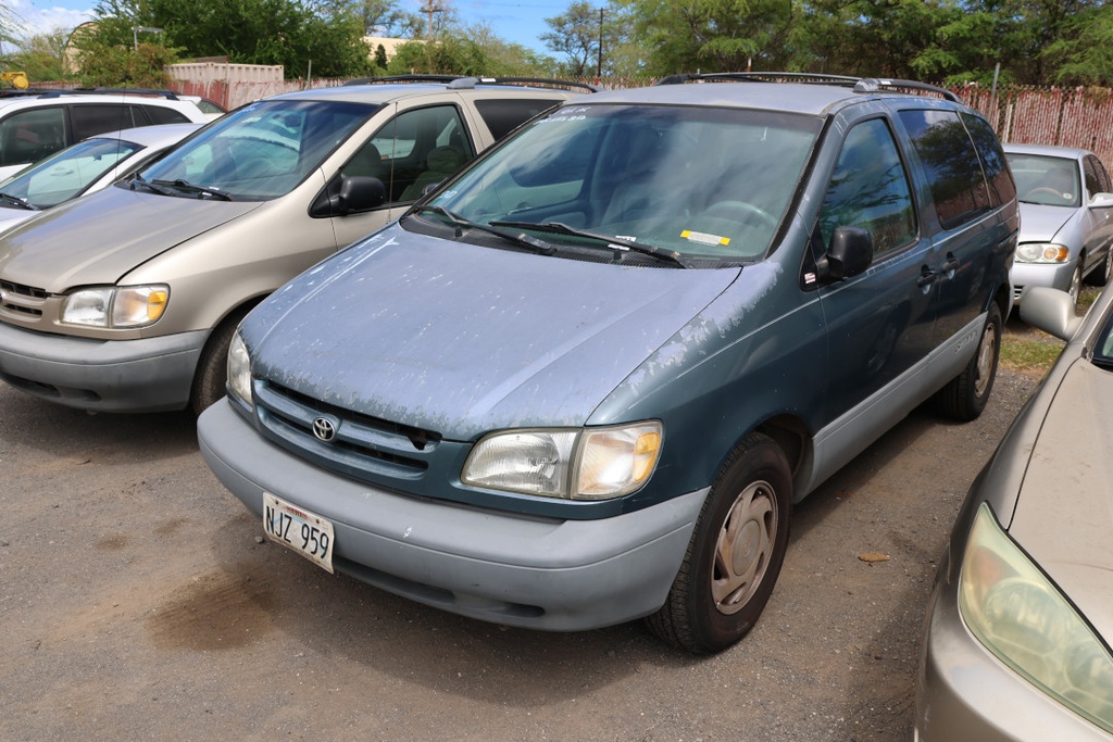 TOYT Sienna 2000 NJZ959